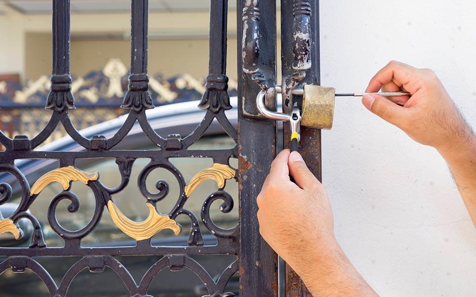 changer de serrure porte d'entrée Buc